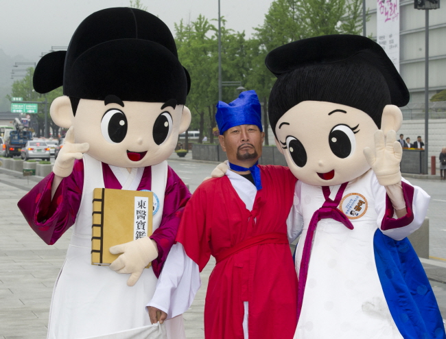 동의보간 발간 400주년 및 2013 산청세계전통의약엑스포 D-100 기념식 개최 사진1