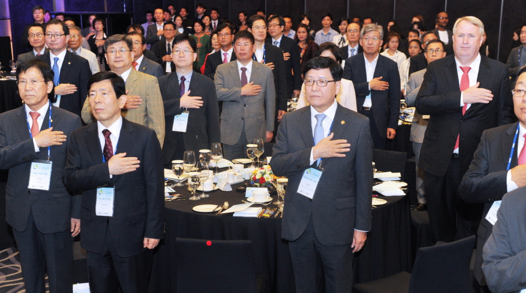 한국국제보건의료재단 창립 10주년 기념식 참석 사진1