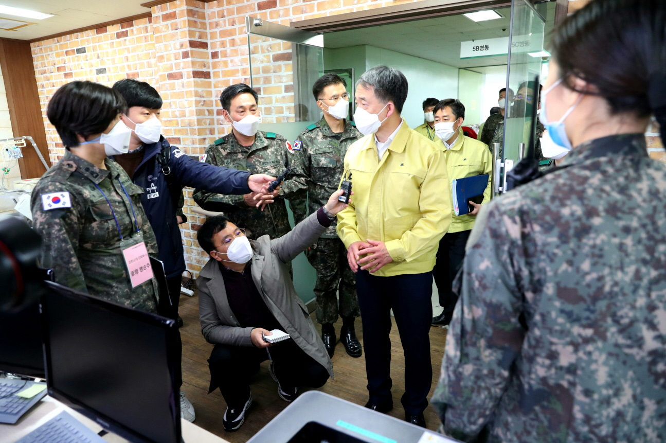 박능후 중앙재난안전대책본부 1차장, 국군대구병원 감염병 전담병원 격려 방문 사진12