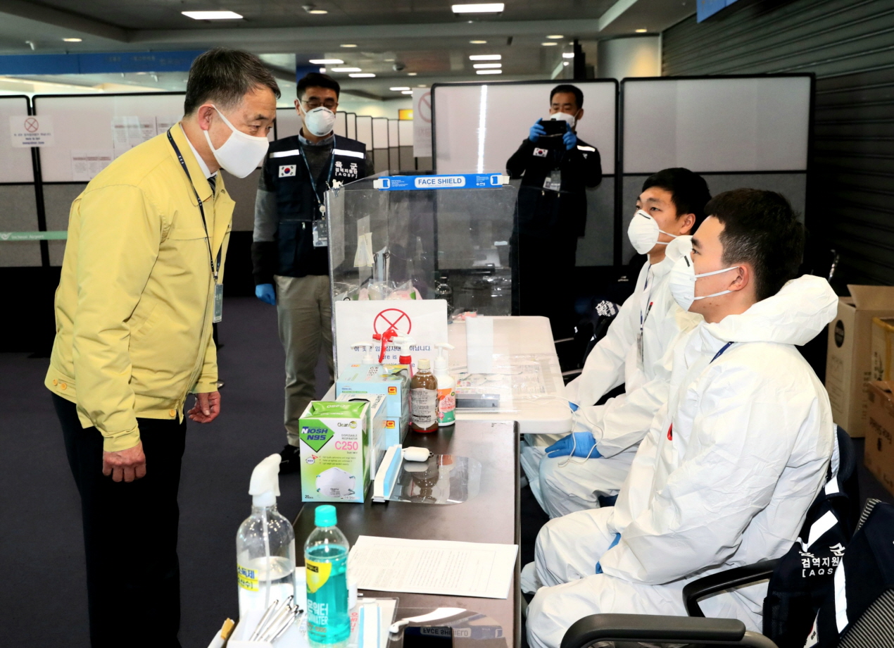 박능후 보건복지부 장관, 코로나19 해외입국 현장 점검(12.17) 사진8