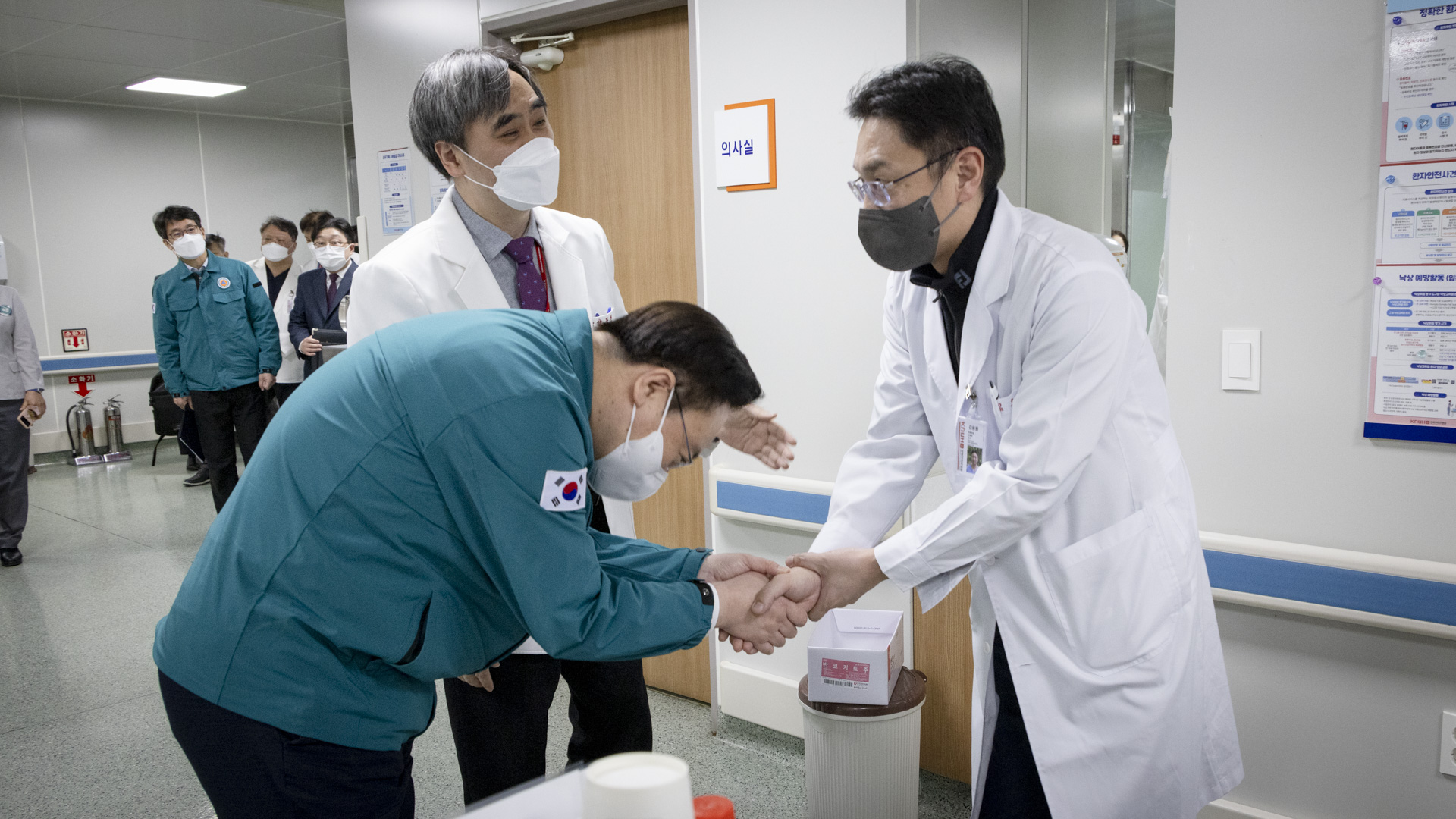 경북대학교병원 중증·응급 비상진료 현장점검 및 의료진 격려 사진20