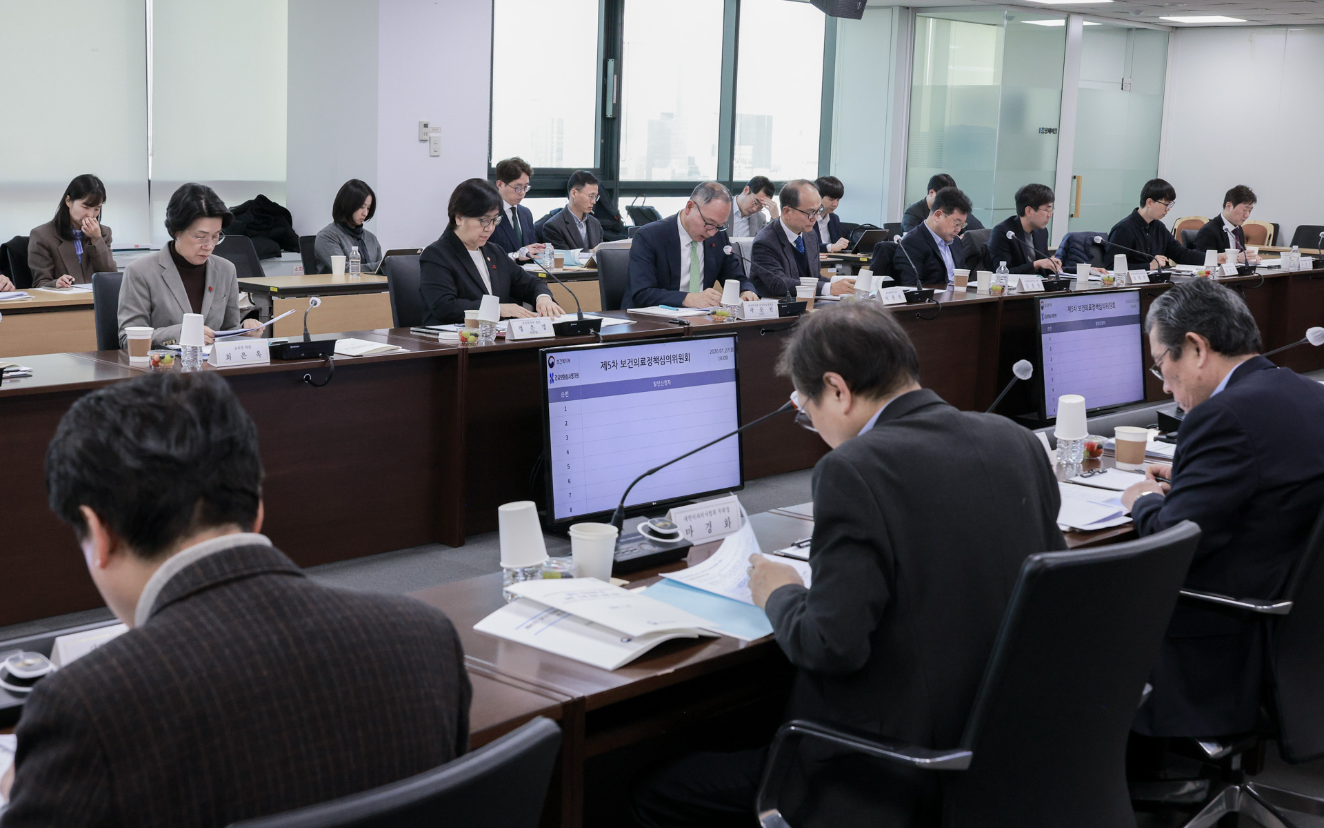 「보건의료정책심의위원회」 5차 회의(1.27.)에서 수급추계 공급 1안과 의학교육 여건을 반영한 방안 논의 사진21