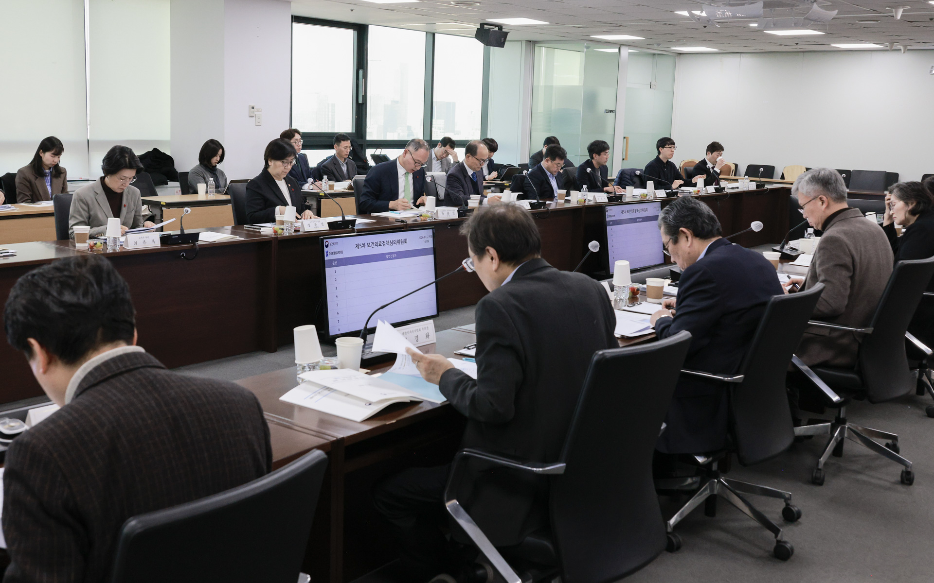 「보건의료정책심의위원회」 5차 회의(1.27.)에서 수급추계 공급 1안과 의학교육 여건을 반영한 방안 논의 사진22