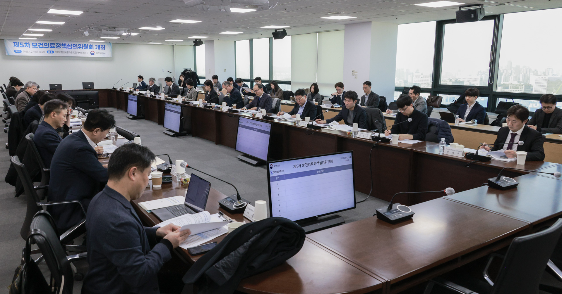 「보건의료정책심의위원회」 5차 회의(1.27.)에서 수급추계 공급 1안과 의학교육 여건을 반영한 방안 논의 사진27