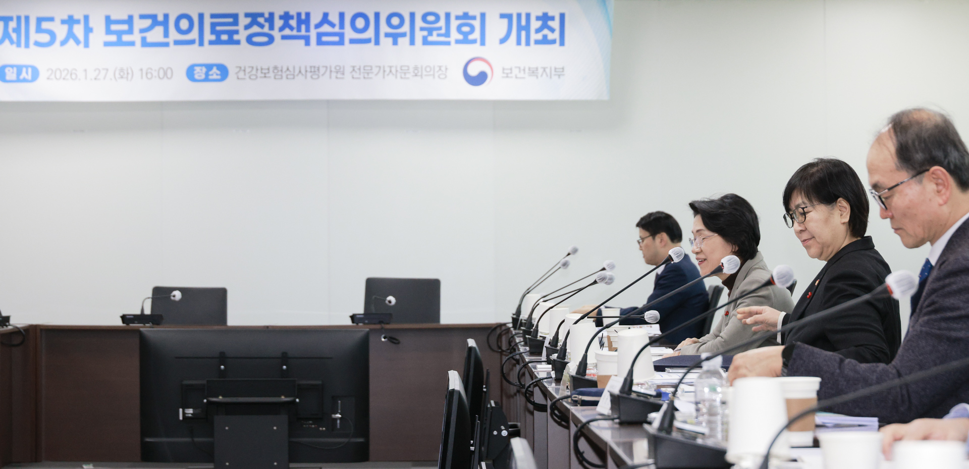 「보건의료정책심의위원회」 5차 회의(1.27.)에서 수급추계 공급 1안과 의학교육 여건을 반영한 방안 논의 사진4