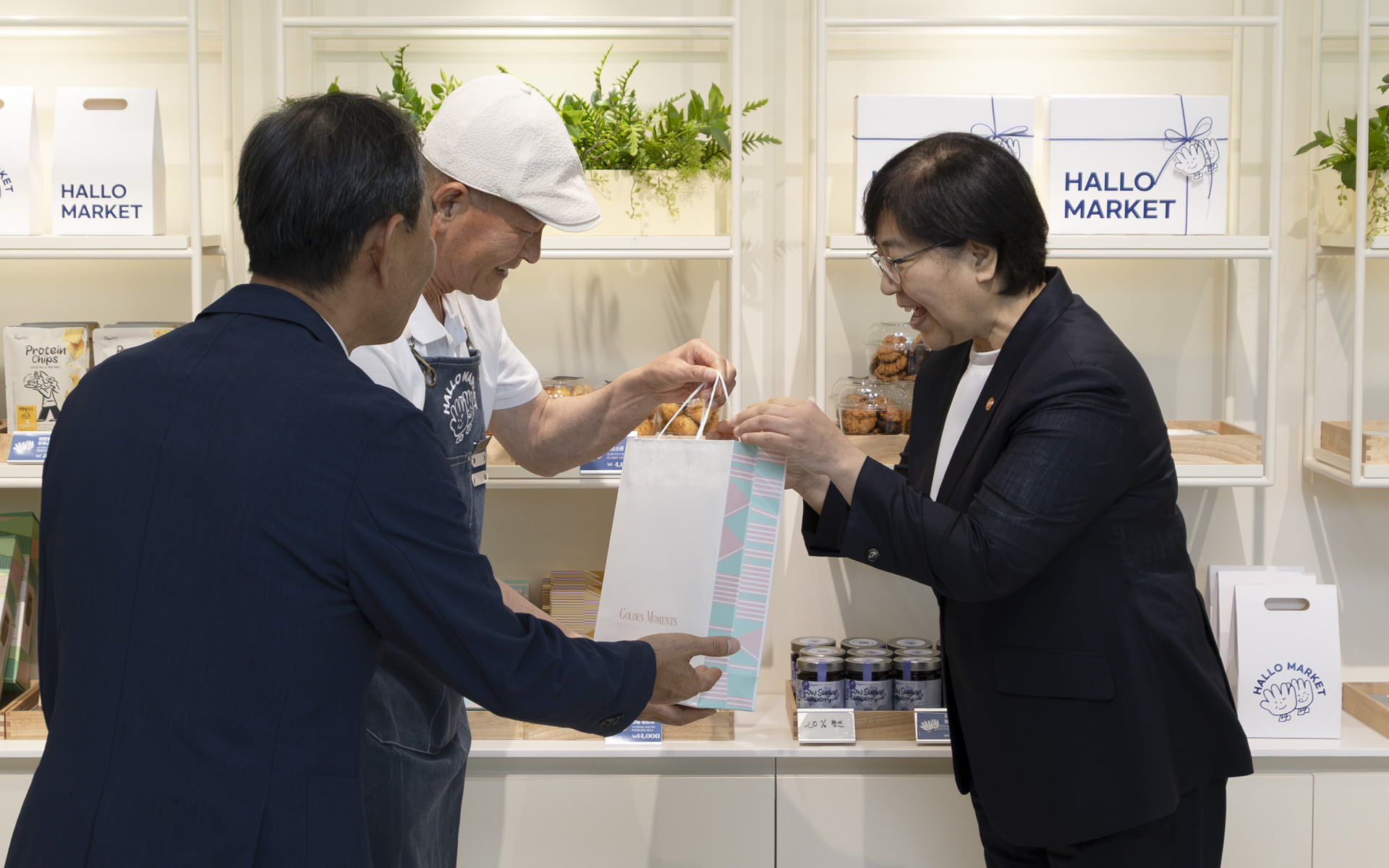 폭염에는 실외 활동 전면 중단, 정은경 장관, 폭염 속 노인일자리 현장 챙긴다 사진31