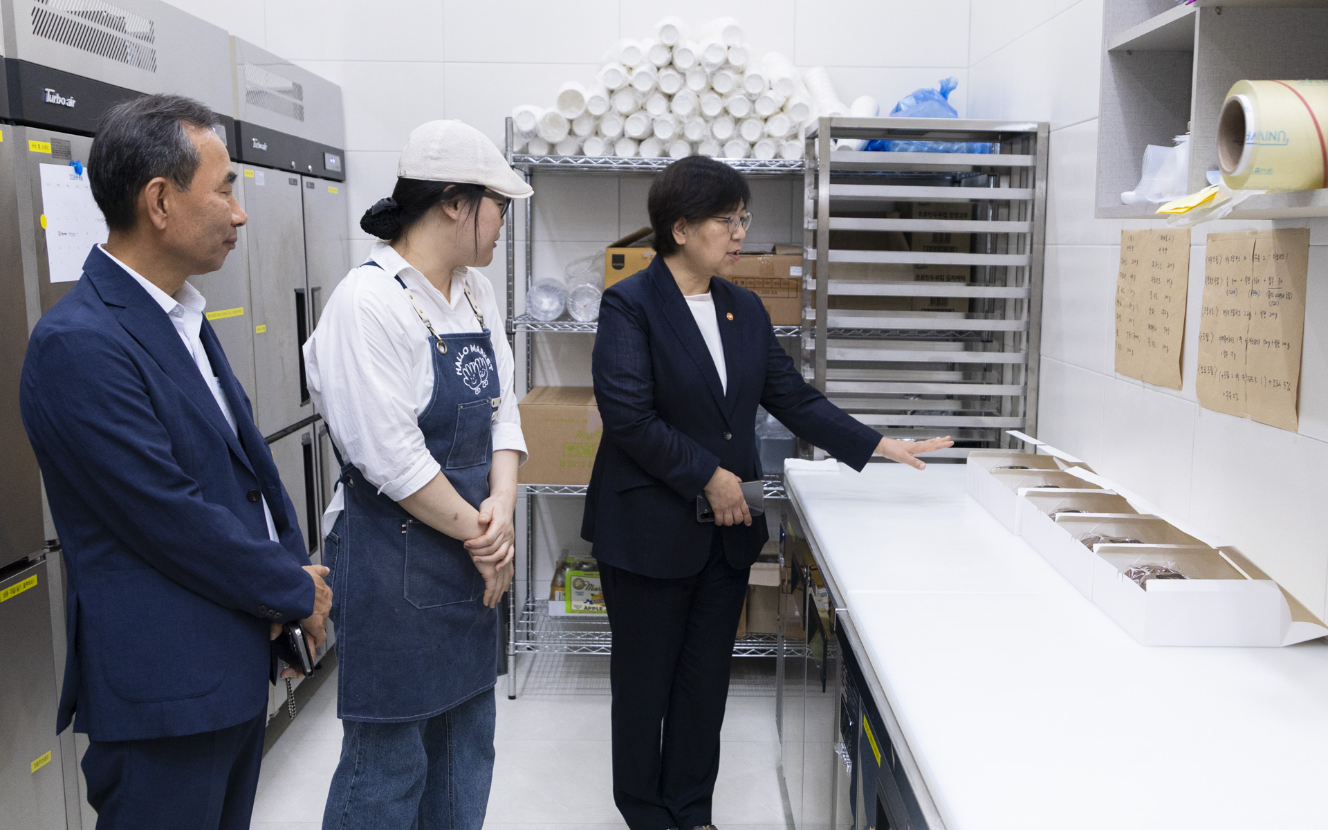 폭염에는 실외 활동 전면 중단, 정은경 장관, 폭염 속 노인일자리 현장 챙긴다 사진4