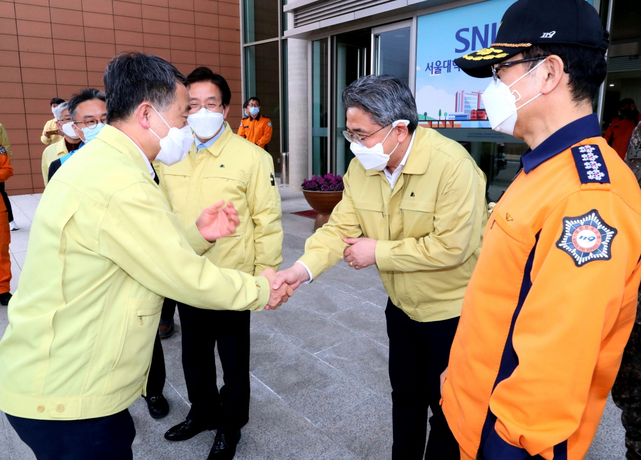 Park Neung-hoo, Vice Head 1 of the Central Disaster and Safety Countermeasures Headquarters, Attends the Opening Ceremony of the Gyeongbuk Daegu 3 Community Treatment Center (Mun-gyeong Seoul National University Hospital Training Center) 사진17