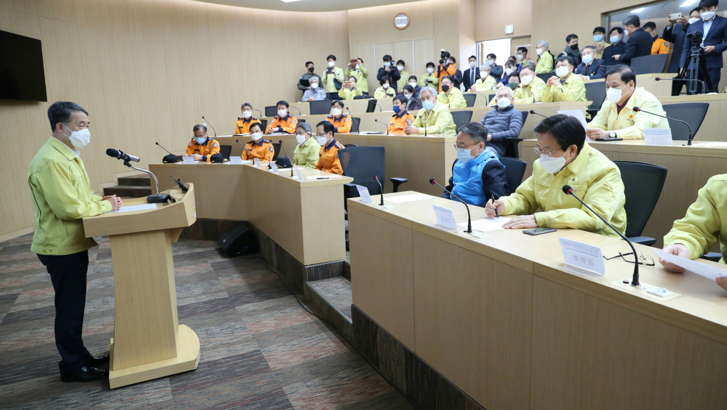 Park Neung-hoo, Vice Head 1 of the Central Disaster and Safety Countermeasures Headquarters, Attends the Opening Ceremony of the Gyeongbuk Daegu 3 Community Treatment Center (Mun-gyeong Seoul National University Hospital Training Center) 사진3