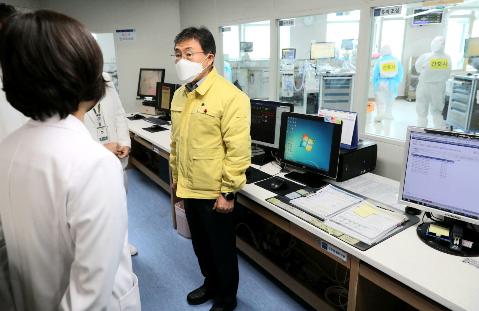 Minister Kwon Checks Hospital Networks in North Gyeonggi for COVID-19 Treatment (January 3) 사진11