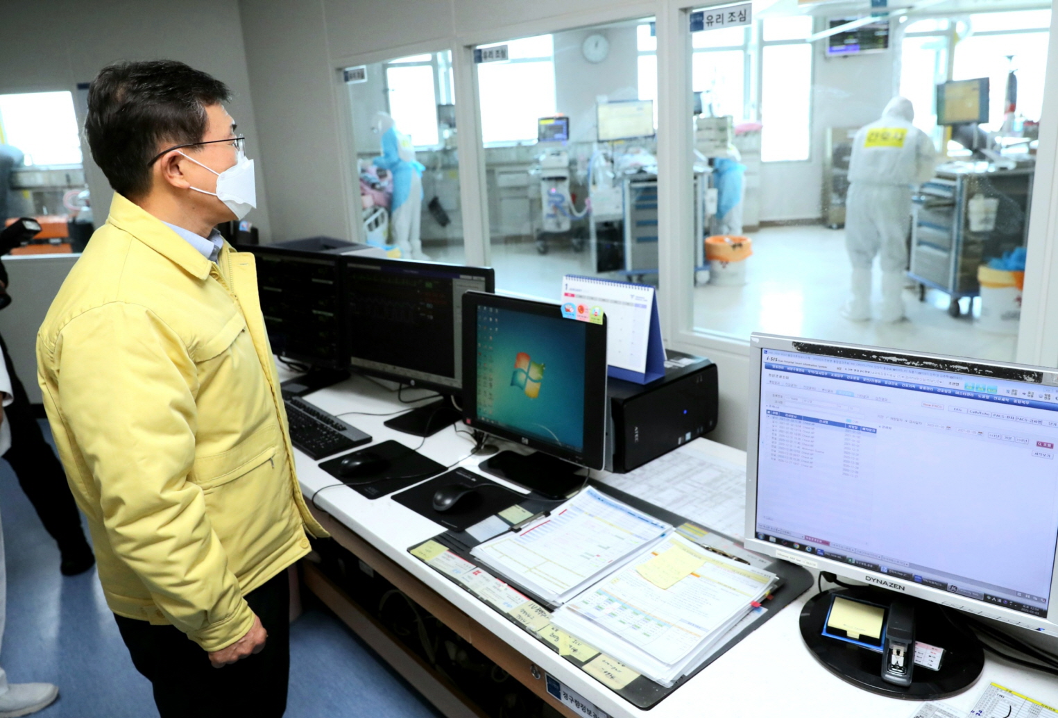 Minister Kwon Checks Hospital Networks in North Gyeonggi for COVID-19 Treatment (January 3) 사진12