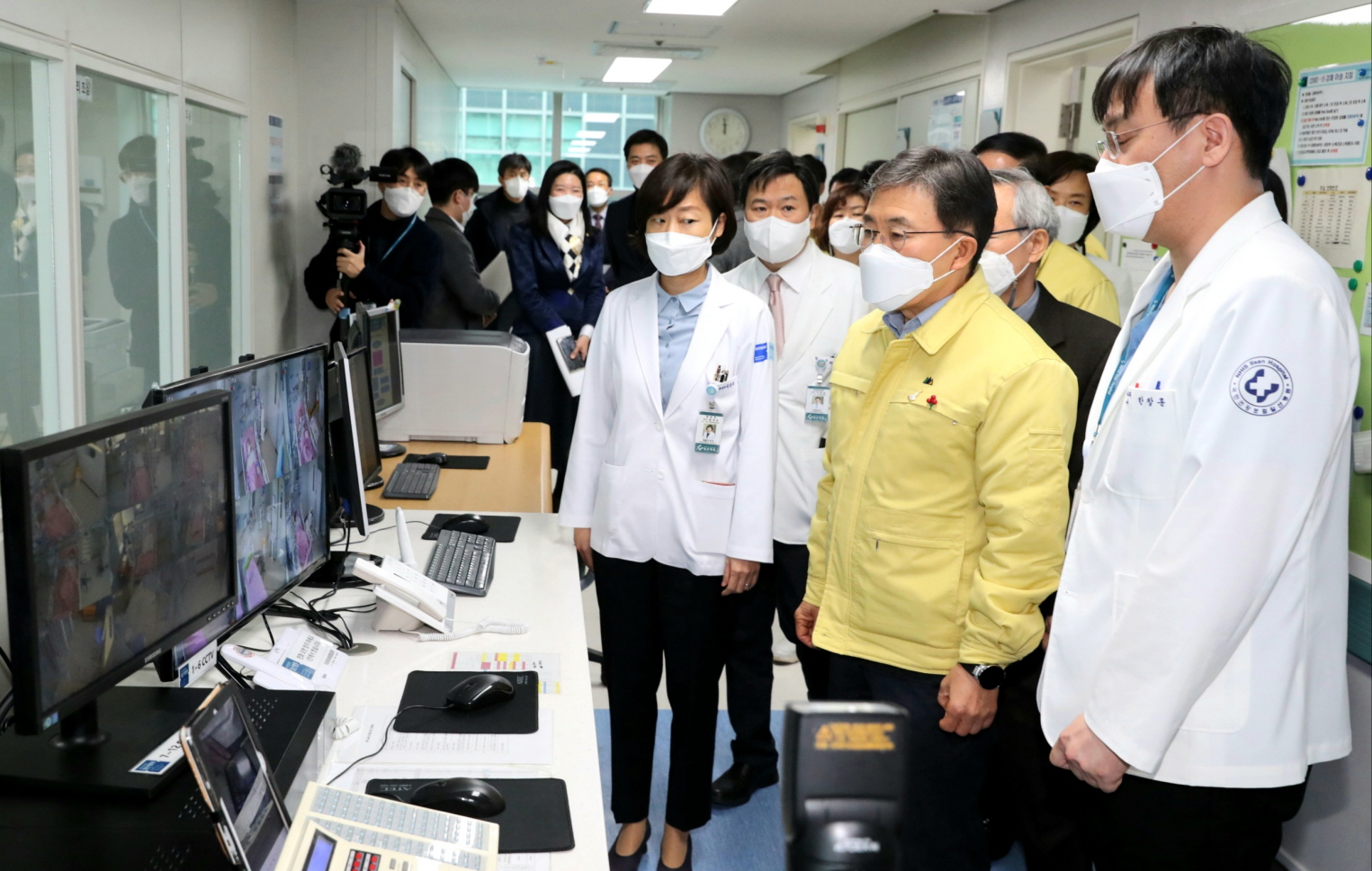 Minister Kwon Checks Hospital Networks in North Gyeonggi for COVID-19 Treatment (January 3) 사진9