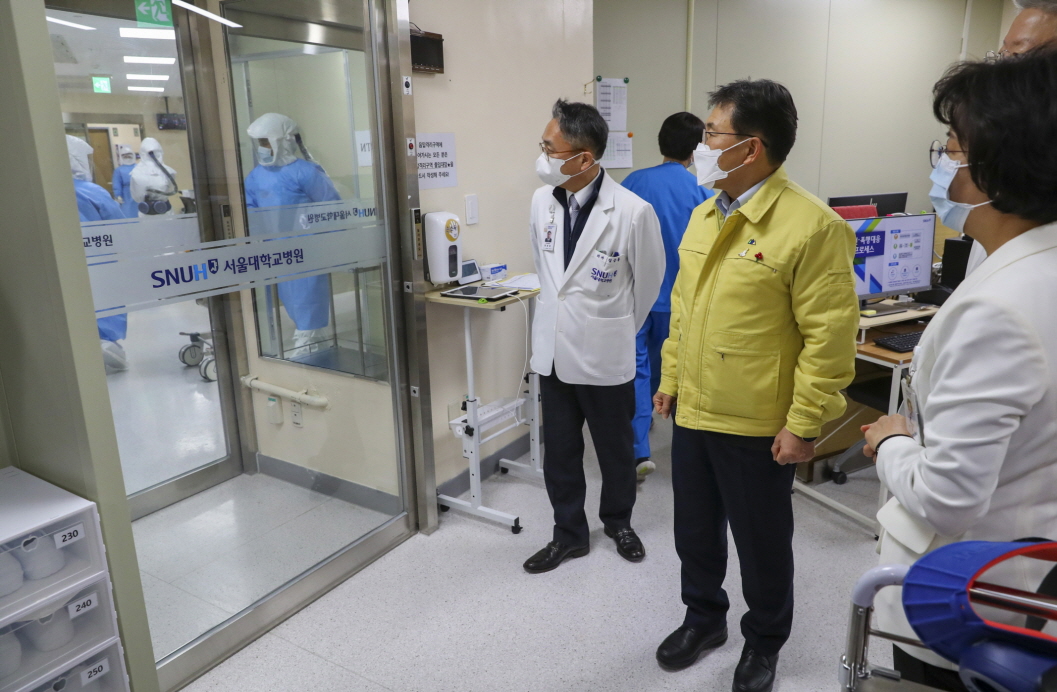Health Minister and Major Hospitals Discuss Cooperation Amidst Pandemic 사진9