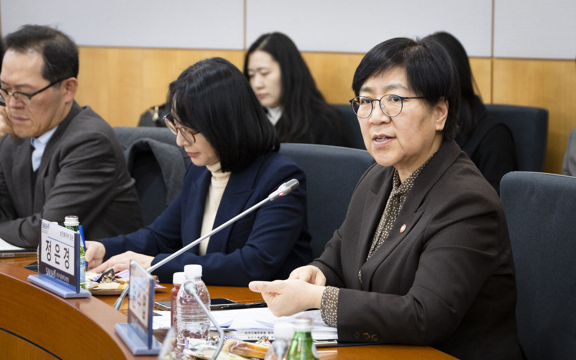 MOHW Minister Discusses Expanding AI in Public Healthcare with National University Hospitals