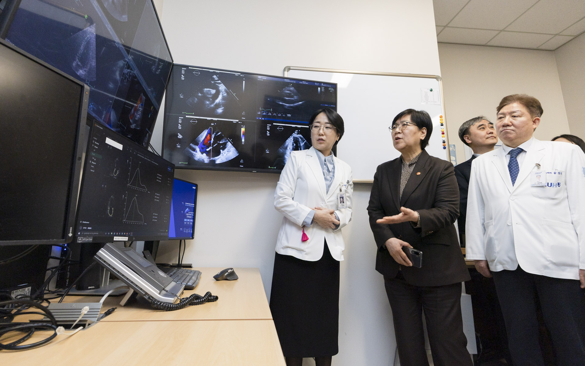 MOHW Minister Discusses Expanding AI in Public Healthcare with National University Hospitals